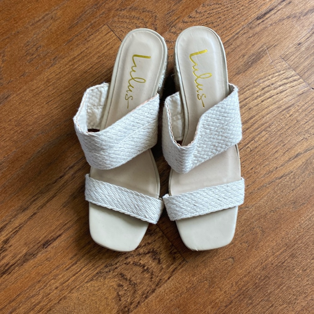 New with tag Lulu’s sandal.